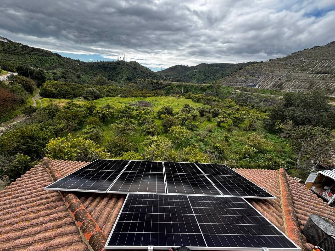 Instalación fotovoltaica terminada